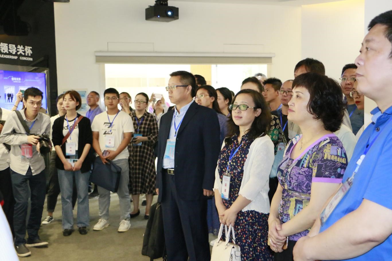 ͭ���е��֡��߽�������ҵ����Ħ����ú��˹��ʴ���������