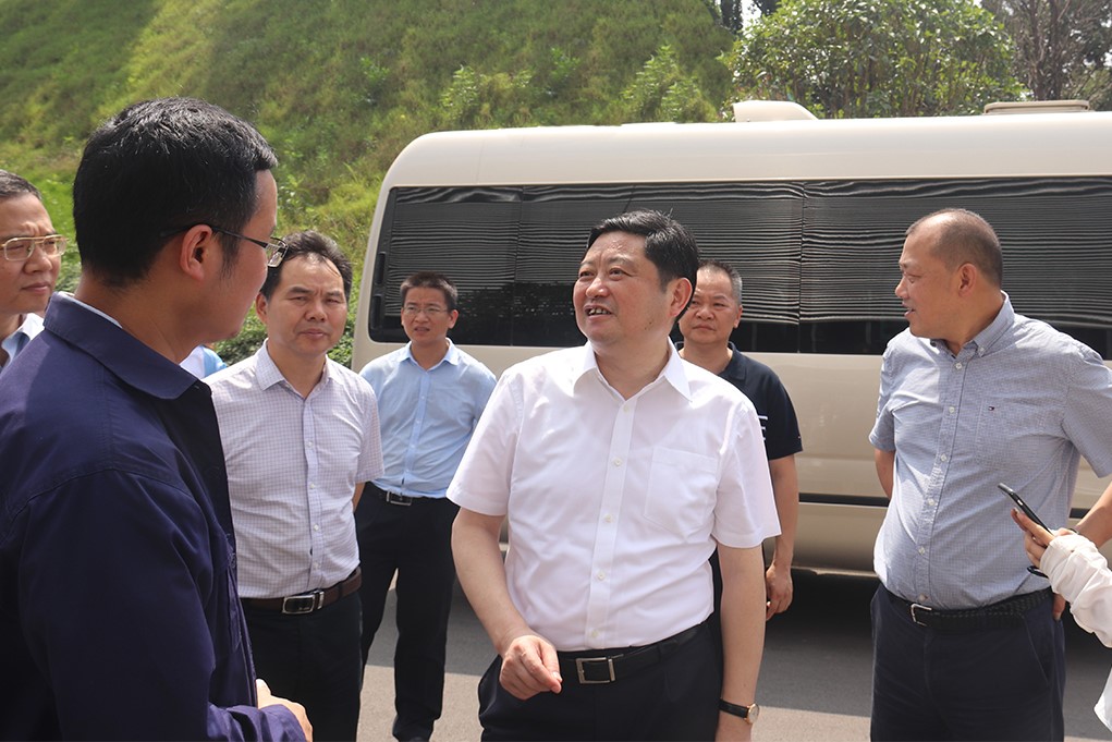 �ӿ췢չ����ռ��Եح�Ľ�ƽһ�е��к��˹��ʴ������ʲ��в���ҵ����